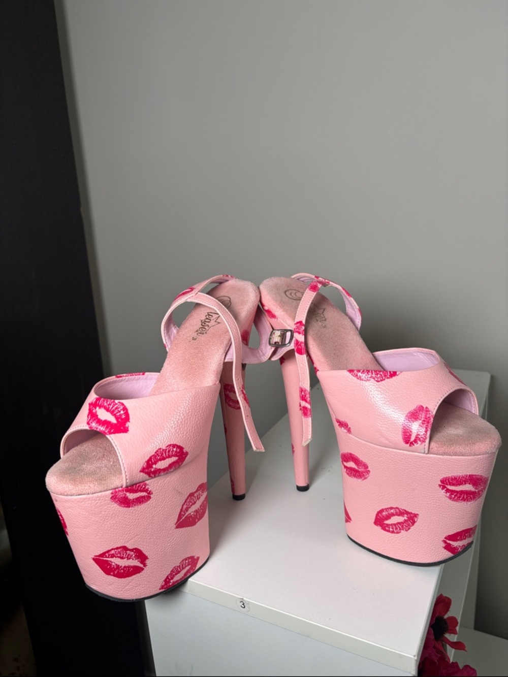 Pleaser Pink Platform Slingback Heels with Red Kiss Print - Picture 4 of 6